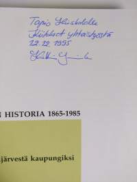 Saarijärven historia 1865-1985 : Paavon Saarijärvestä kaupungiksi (signeerattu)