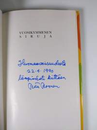 Vuosikymmenen siruja : pieniä tutkielmia isoista aiheista (signeerattu)