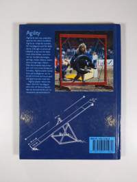 Agility : hinderbana för hundar - bygga, träna, tävla