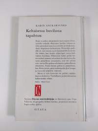 Keltaisessa huvilassa tapahtuu : nuorisonromaani