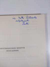 Arvomaailman kehitys kouluiässä : tutkimus 10-18-vuotiaiden tamperelaispoikien sosiaalistumisesta (signeerattu)