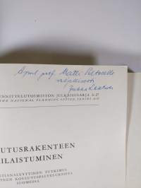 Koulutusrakenteen erilaistuminen : sijaintianalyyttinen tutkimus keskiasteen koulutuspalveluksista Suomessa (signeerattu)