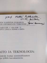 Työ, taito ja teknologia : yleissivistävän koulun toiminnallisuuteen ja työhön kasvattamisesta = Work, skill and technology : about acitivity education and educat...