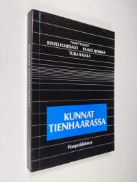 Kunnat tienhaarassa : juhlakirja Aatto Hosiaisluoman jäädessä eläkkeelle 31.1.1991