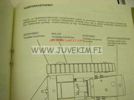 Caterpillar D6 Traktori power shift (liitteenä D4 ja D7 traktorien voiteluainetaulukot) sarjanumerot: 47J1-, 56J1-, 24U1-, 69J1-, 10K1-, 69U1-voitelu-