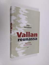 Vallan reunassa : ynnä muita väärinkäsityksiä