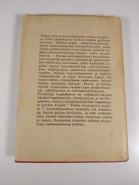 Poika varjoisalta kujalta