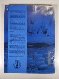 Jälkiä maassa = Spår i marken = Earth prints