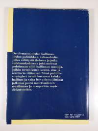 Maakunta, tieto ja valta (signeerattu)