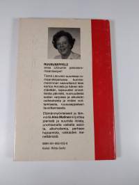 Ruususeppele : pienoisromaani