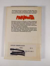 Itä on punainen : pakinoita