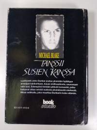 Tanssii susien kanssa