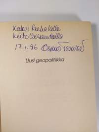 Uusi geopolitiikka : geopoliittisen perspektiivin soveltuvuus kansainvälisen politiikan tulkintaan maailman ja ajattelutapojen muuttuessa (signeerattu)