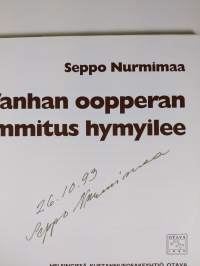 Vanhan oopperan kummitus hymyilee (signeerattu)