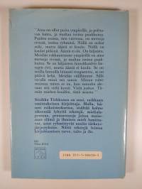 Halla : proosaa
