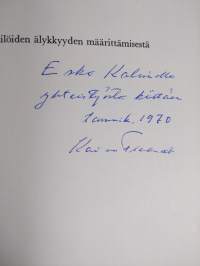 Aikuisten henkilöiden älykkyyden määrittämisestä (tekijän omiste)