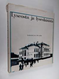 Lyseosta ja lyseolaisista : Jyväskylän lyseo 110-vuotias