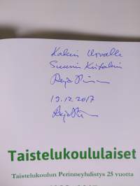 Taistelukoululaiset : Taistelukoulun Perinneyhdistys 25 vuotta 1992-2017 (signeerattu)