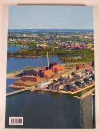 Naapurina Ruoholahti : 1992-2002, asukkaat - toimitilat - kanava : 10-vuotisjuhlakirja = Neighbours Ruoholahti : the first 10 years : people - jobs - townscape