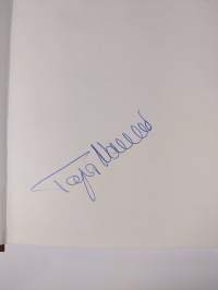 Kultaa ja multaa (signeerattu)