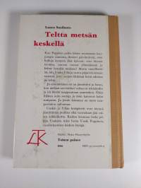 Teltta metsän keskellä