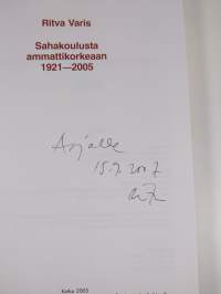 Sahakoulusta ammattikorkeaan 1921-2005 : puualan koulutuksen historiikki (signeerattu)