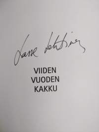 Viiden vuoden kakku : päiväkirjan lehtisiä vuosilta 2003-2009 (signeerattu)