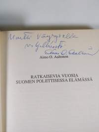 Ratkaisevia vuosia Suomen poliittisessa elämässä (signeerattu)