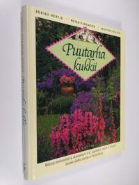 Puutarha kukkii