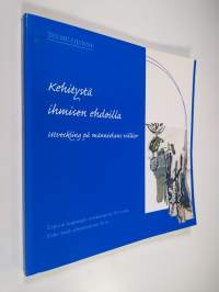 Kehitystä ihmisen ehdoilla : Espoon kaupungin työväenopisto 50 vuotta = Utveckling på människans villkor : Esbo stads arbetarinstitut 50 år (signeerattu)