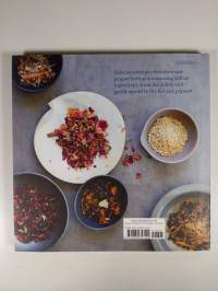 Pepper - More Than 45 Recipes Using the &#039;King of Spices&#039; from the Aromatic to the Fiery (ERINOMAINEN)