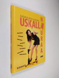 Uskalla nauraa : ajatuksia arjen huumoriin (ERINOMAINEN)