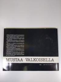 Mustaa valkoisella : suomalainen lukemisto