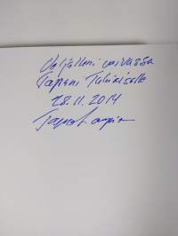 Poliittinen postilla : miten saarnaamista opettanut yliopistotutkija ja yhteiskunnallinen osallistuja itse saarnaa (signeerattu)