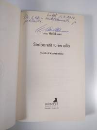 Sinibaretit tulen alla : tehtävä Kashmirissa (signeerattu)