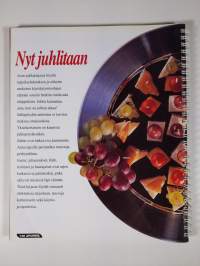 Yhtä juhlaa! : perhejuhla- ja etikettikirja