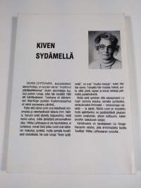 Kiven sydämellä : runoja