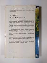 Annika tulee kaupunkiin