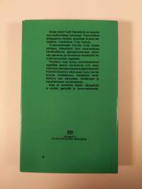 Pavlysin kylän keskikoulu : opetus- ja kasvatustyön kokemuksesta (ERINOMAINEN)