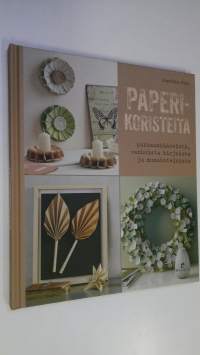 Paperikoristeita pakkauskääreistä, vanhoista kirjoista ja munakoteloista