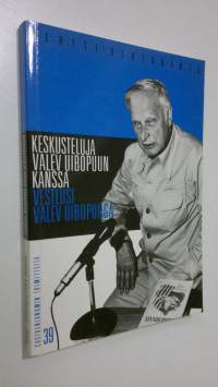 Keskusteluja Valev Uibopuun kanssa = Vestlusi Valev Uibopuuga (signeerattu)