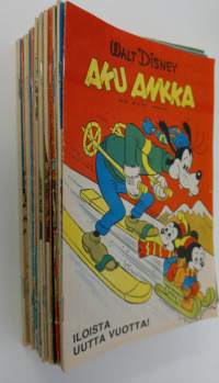 Aku Ankka vuosikerta 1977 (puuttuvat numerot 3-5,9-10,13-14,16-22,25-26,44)