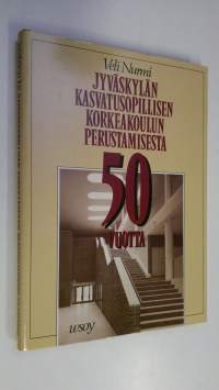 Jyväskylän kasvatusopillisen korkeakoulun perustamisesta 50 vuotta : kulttuurikuvia JKK:sta (ERINOMAINEN)