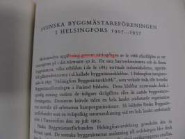 Med byggare i 800 år