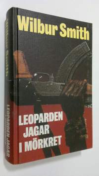 Leoparden jagar i mörkret