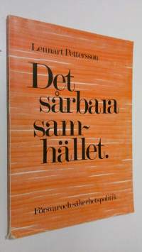 Det sårbara samhället : försvar och säkerhetspolitik (signeerattu)