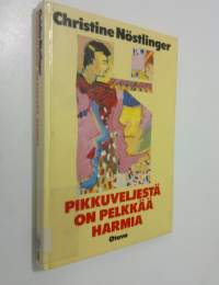 Pikkuveljestä on pelkkää harmia