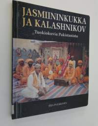 Jasmiininkukka ja Kalashnikov : tuokiokuvia Pakistanista
