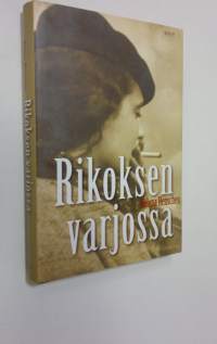 Rikoksen varjossa