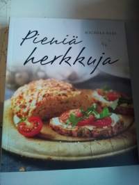 Pieniä herkkuja , Michela Neri v. 2014
